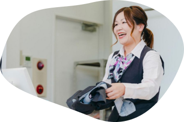接客対応しているスタッフ